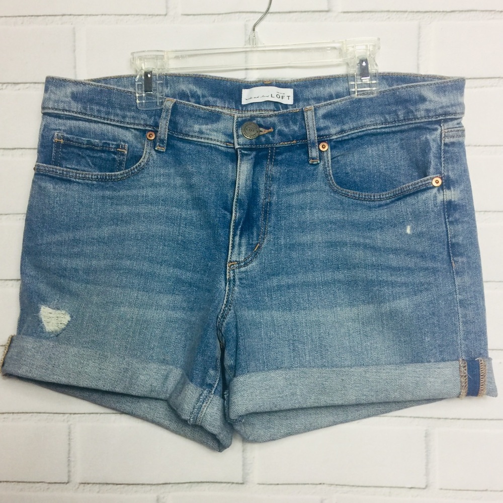 AT LOFT DISTRESSED DENIM SHORTS || Blue || Size 6